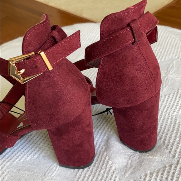 ❤️🆕REVAMPED VELVET BLOCK HEELS 👠 ❤️ - Picture 8 of 8